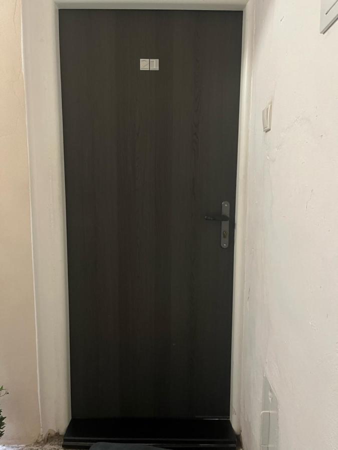Apartman V Rodinnem Dome Jaroměř Exteriör bild